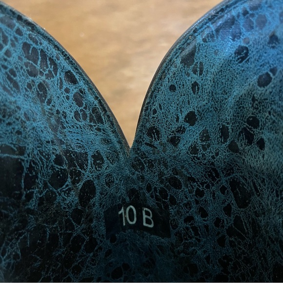 Boots - Picture 9 of 11